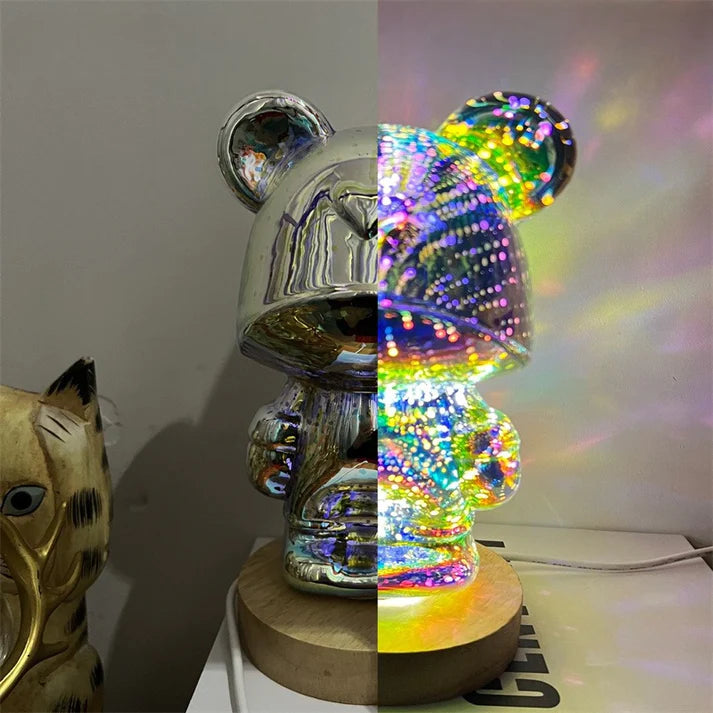 Lampada multicolore a forma di orsetto per metà immagine accesa e per metà spenta