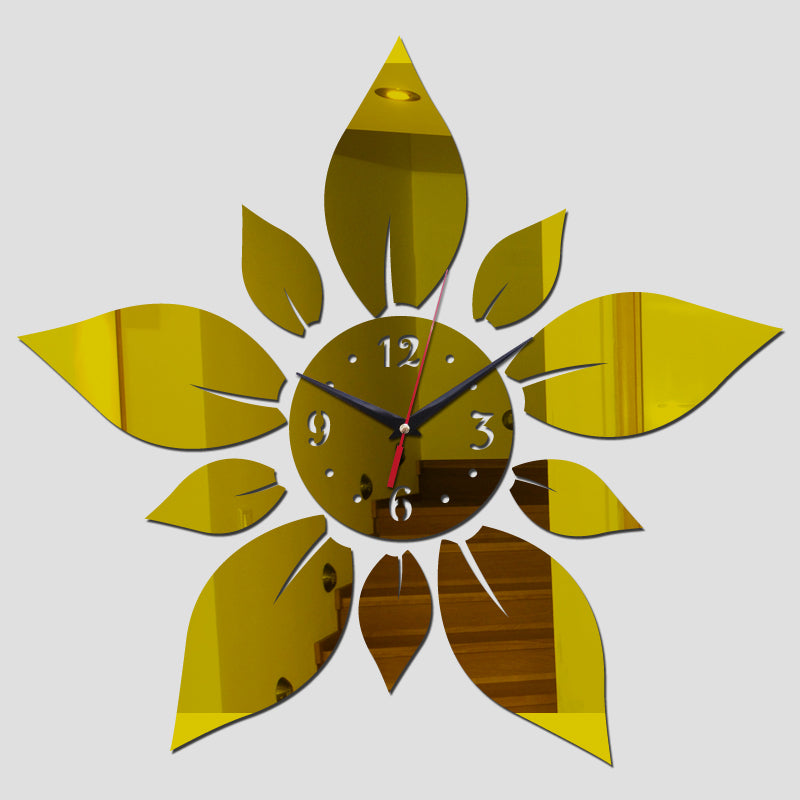 Orologio da parete con fiore - Un tocco di natura per la tua casa. Numeri chiari e design moderno.