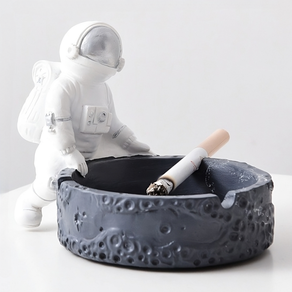 5 modelli di "Posacenere con astronauta"