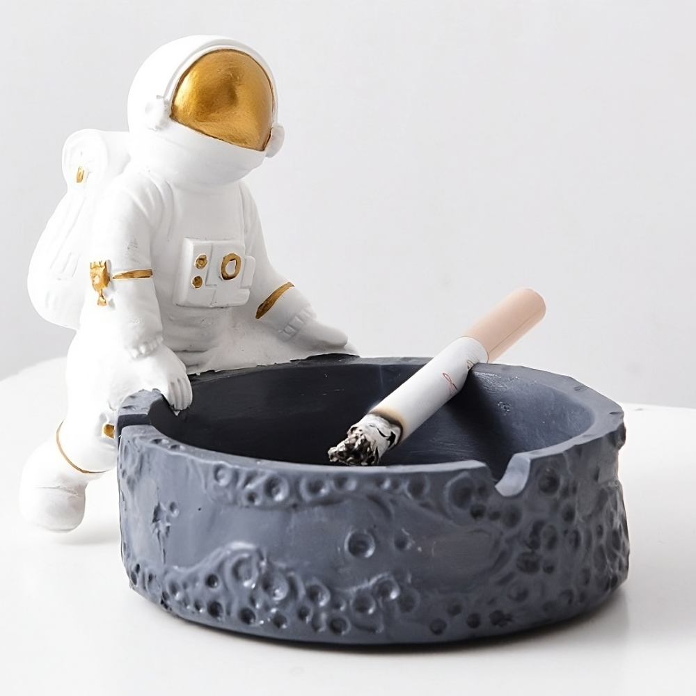 5 modelli di "Posacenere con astronauta"
