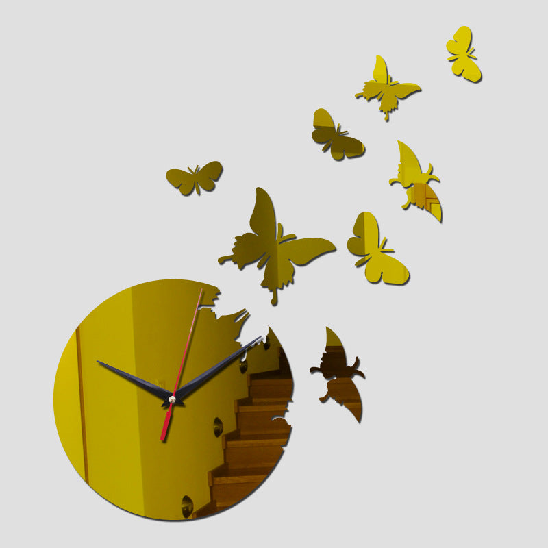 Natura e design - Orologio moderno con farfalle in volo.