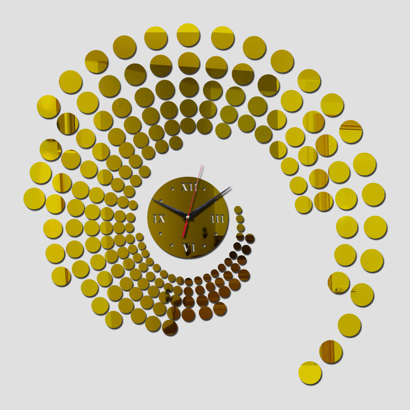 Decorazione con spirale - Un orologio da ammirare.