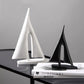 2 colori di "Statua a forma di barca in stile minimal"