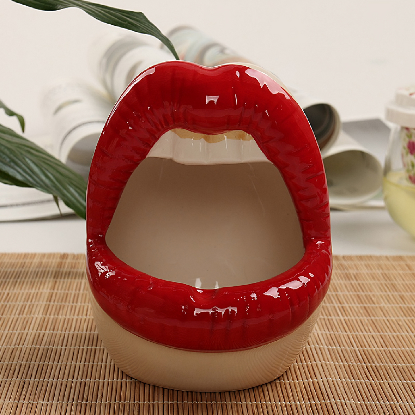 6 modelli di "Posacenere a forma di labbra con rossetto"