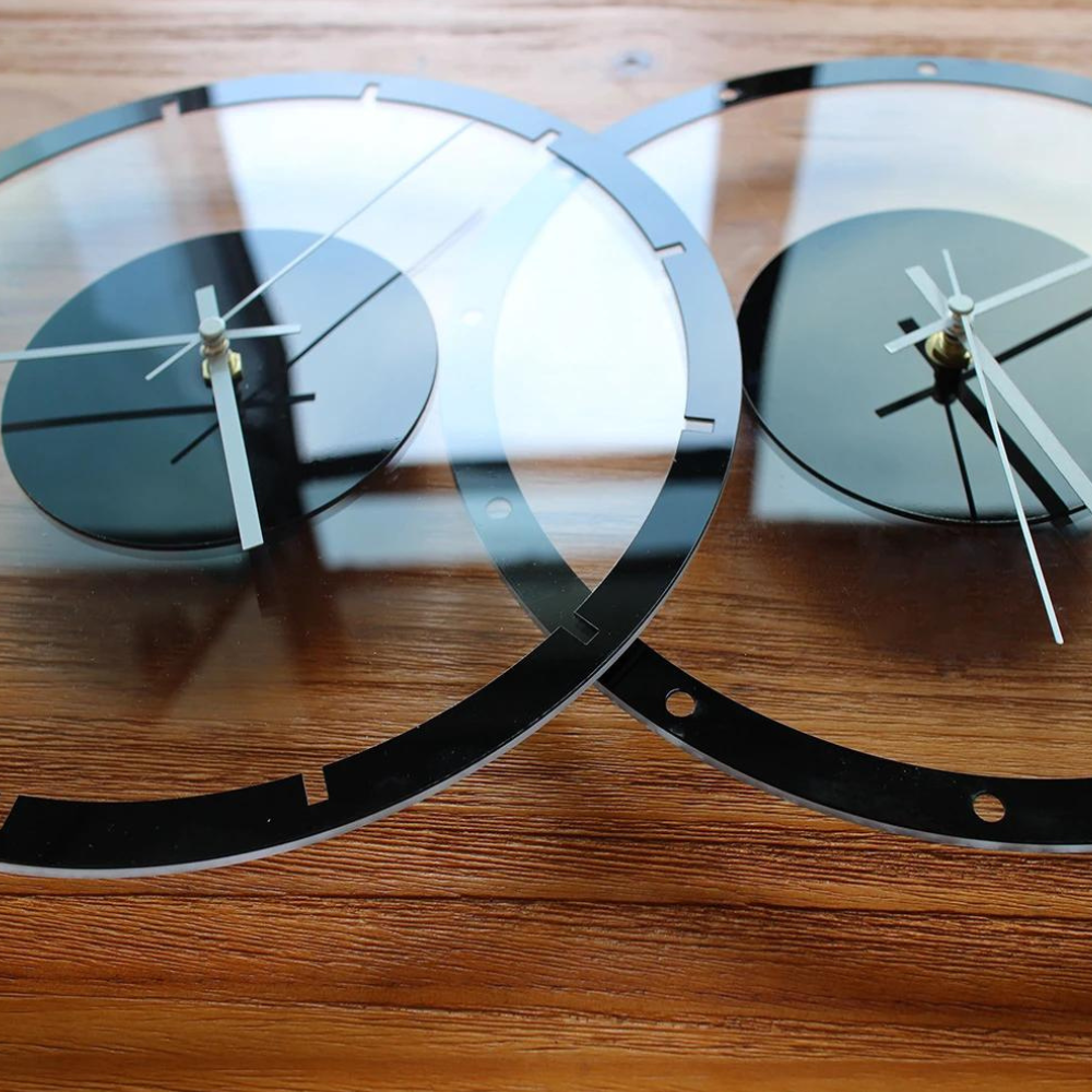 Dettaglio del Quadrante - Orologio Futuristico Minimal - Due modelli - Design moderno e elegante.